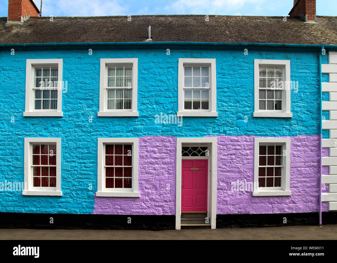 Dipinto luminosamente house, Kirkcudbright, Dumfries & Galloway, Scotland, Regno Unito Foto Stock