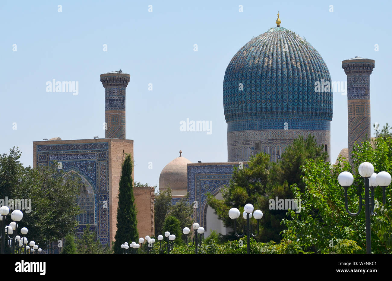 Il Gur-e Amir complesso in Samarcanda (Uzbekistan), meno noto rispetto al Registan, ma ancora un importante esempio di classica architettura islamica Foto Stock