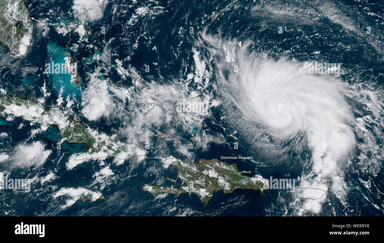 Silver Spring, Maryland, Stati Uniti d'America. Il 29 agosto 2019. Satellite NOAA immagine presa dal VA-16 satellite mostra uragano Dorian come passa a nord della Repubblica Dominicana come bidoni attraverso i Caraibi Agosto 29, 2019 nell'Oceano Atlantico. L'attuale previsione chiamate per Dorian per rafforzare nel corso open water per una categoria 4 con venti di 140 km/h prima di fare approdo nel sud della Florida fine lunedì. Credito: NOAA/Planetpix/Alamy Live News Foto Stock