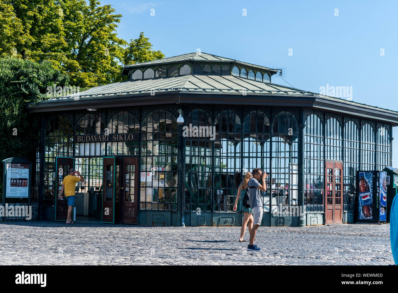 Budapest, Ungheria - 11 agosto 2019: Funicolare Castle Hill di Budapest edificio Foto Stock