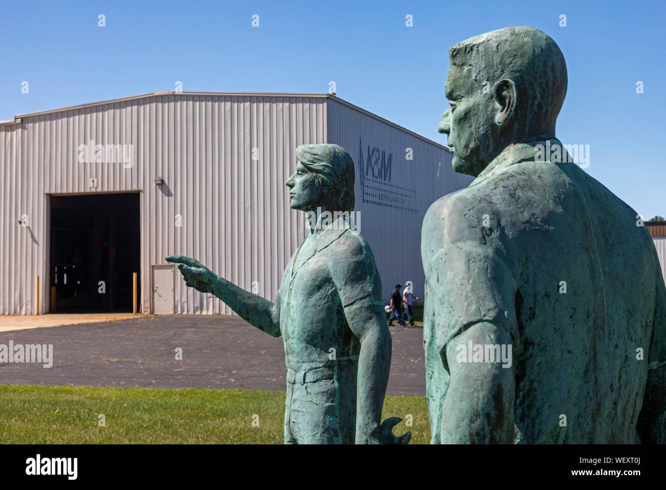 Cassopolis, Michigan - Particolare di un otto-pezzo di scultura, 'costruttori' dal compianto Kirk Newman, che onora i lavoratori nell'industria metallurgica. Foto Stock