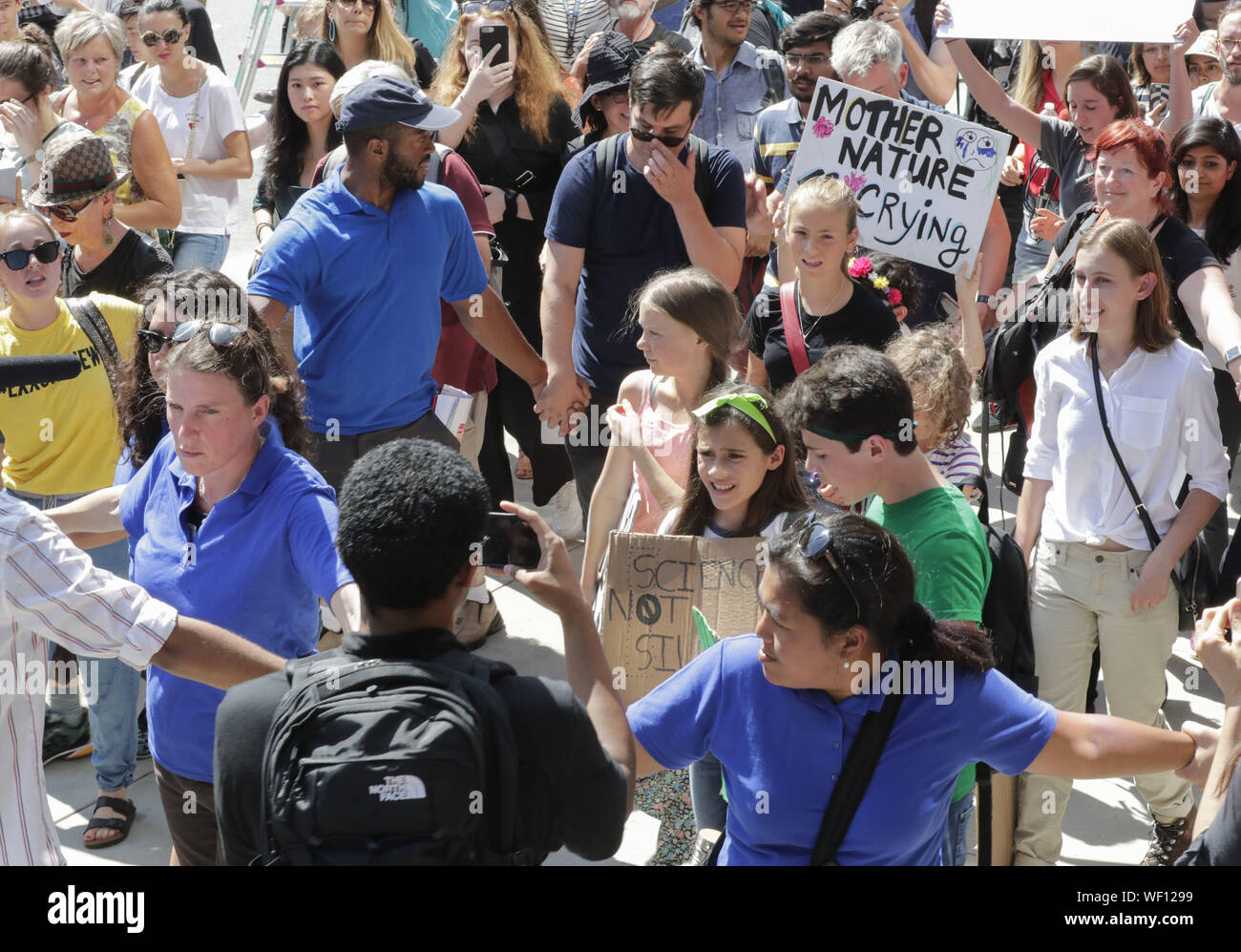 New York, NY, STATI UNITI D'AMERICA. Il 30 agosto, 2019. Nazioni Unite, New York, Stati Uniti d'America, 30 agosto 2019 - Greta Thunberg, 16-anno-vecchio attivista del clima dalla Svezia, si unisce giovani attivisti del clima in un FridaysForFuture protesta di fronte alla sede delle Nazioni Unite.Foto: Luiz Rampelotto/EuropaNewswire.Photo credit obbligatorio. Credito: Luiz Rampelotto/ZUMA filo/Alamy Live News Foto Stock