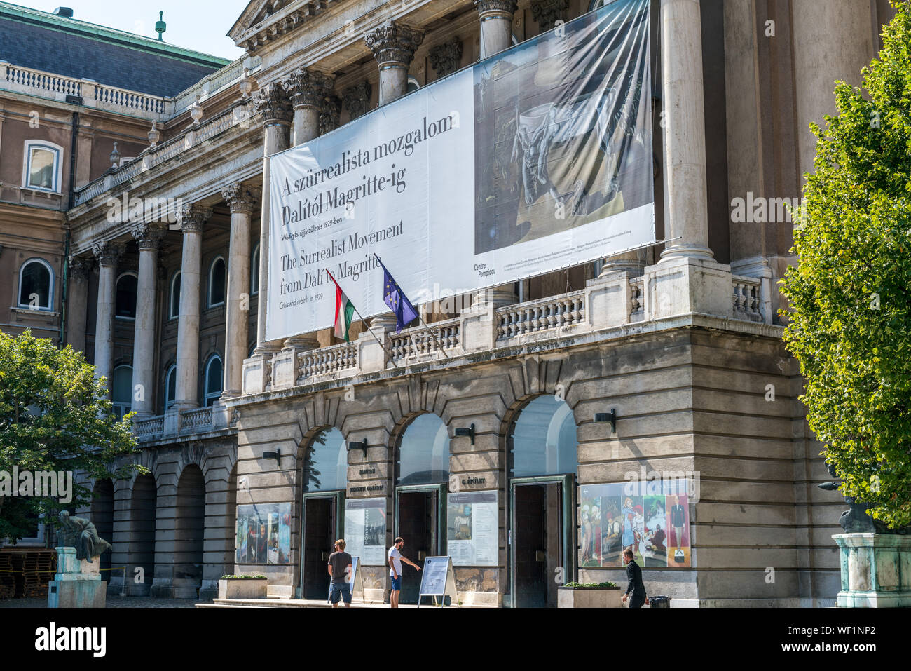 Budapest, Ungheria - 11 agosto 2019: Mostra 'il movimento surrealista Da Magritte a Dali' presso la Galleria Nazionale Ungherese Foto Stock