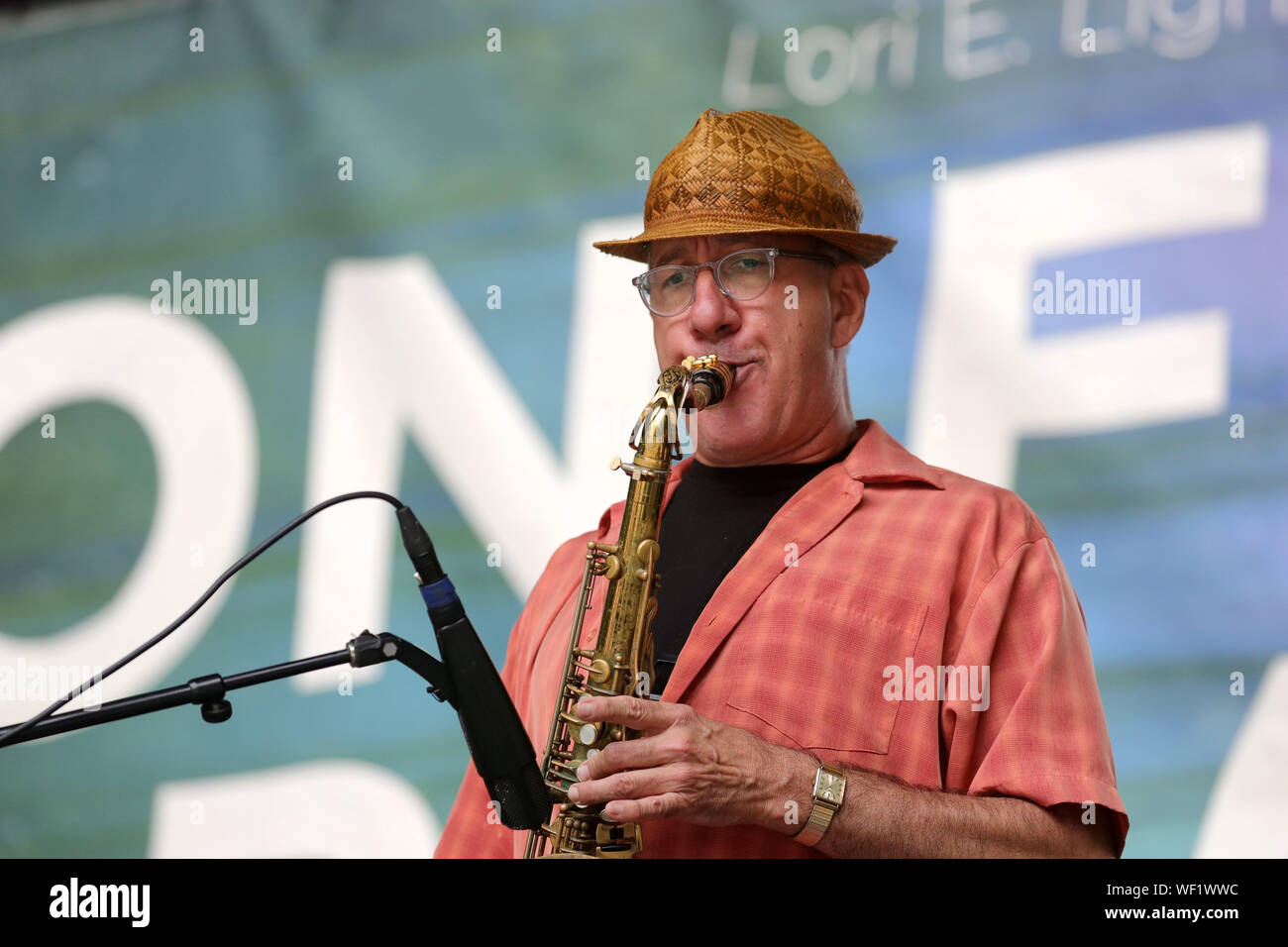 Chicago, Stati Uniti d'America. Il 30 agosto, 2019. Il sassofonista jazz Jim Gailloreto esegue durante la quarantunesima edizione del Chicago Jazz Festival in Chicago, gli Stati Uniti, il 30 agosto 2019. Decine di musicisti jazz si esibirà in la quarantunesima edizione del Chicago Jazz Festival che corre dal 29 agosto al 7 settembre 1. Credito: Wang Ping/Xinhua/Alamy Live News Foto Stock