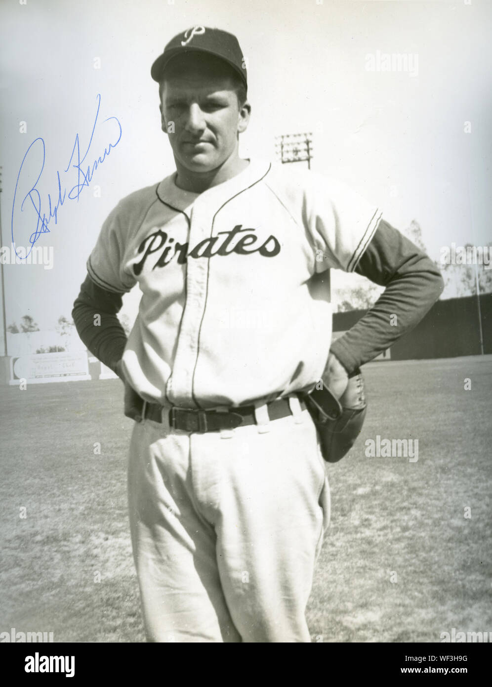Foto autografate di Hall of Fame giocatore di baseball Ralph Kiner con i Pirati di Pittsburgh. Foto Stock