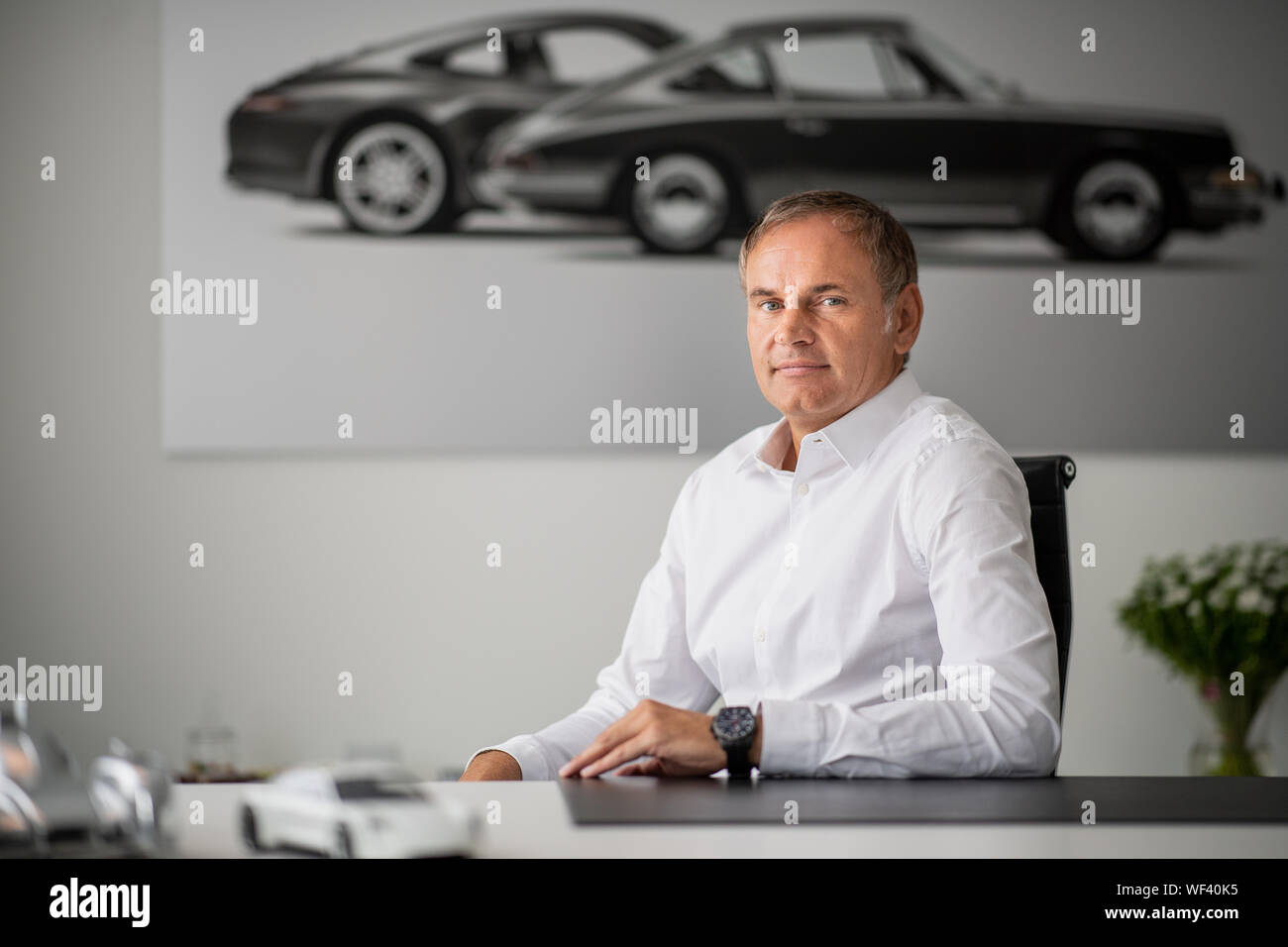 Stuttgart, Germania. 28 Agosto, 2019. Oliver Blume, CEO di Porsche AG,  siede nel suo ufficio durante una conversazione con il DPA. Credito: Fabian  Sommer/dpa/Alamy Live News Foto stock - Alamy