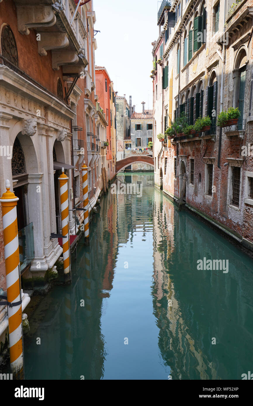 Venezia, Italia - Uno dei molti canali situati nella città di venezia conosciuta come la città dei canali Foto Stock
