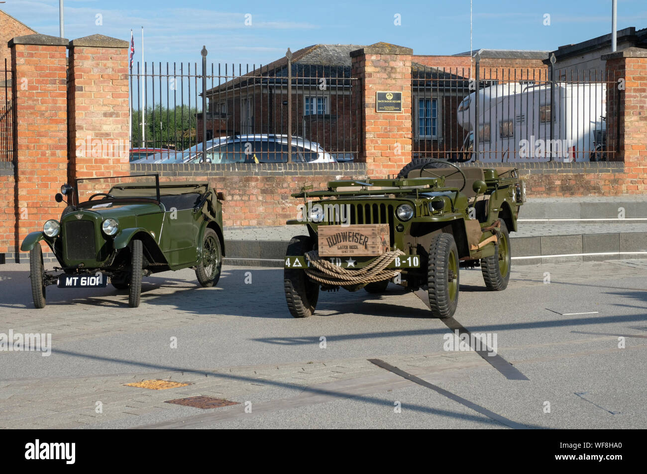 Classic veicoli militari sul display durante il Festival retrò in Gloucester, sud-ovest Inghilterra Foto Stock