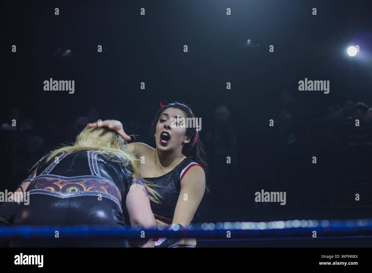 Il Cile wrestling CNL Alexandra Luchadora Chilena. Primo campione nazionale di CNL. LWA coppie campione. FNX Giovane Campione. CLL coppie campione. Il guerriero della dea. Mostra il suo indietro Roma lottatore professionista. La figura pubblica della televisione cilena. Campione nazionale di CNL squadre. "La regina di furto' Foto Stock