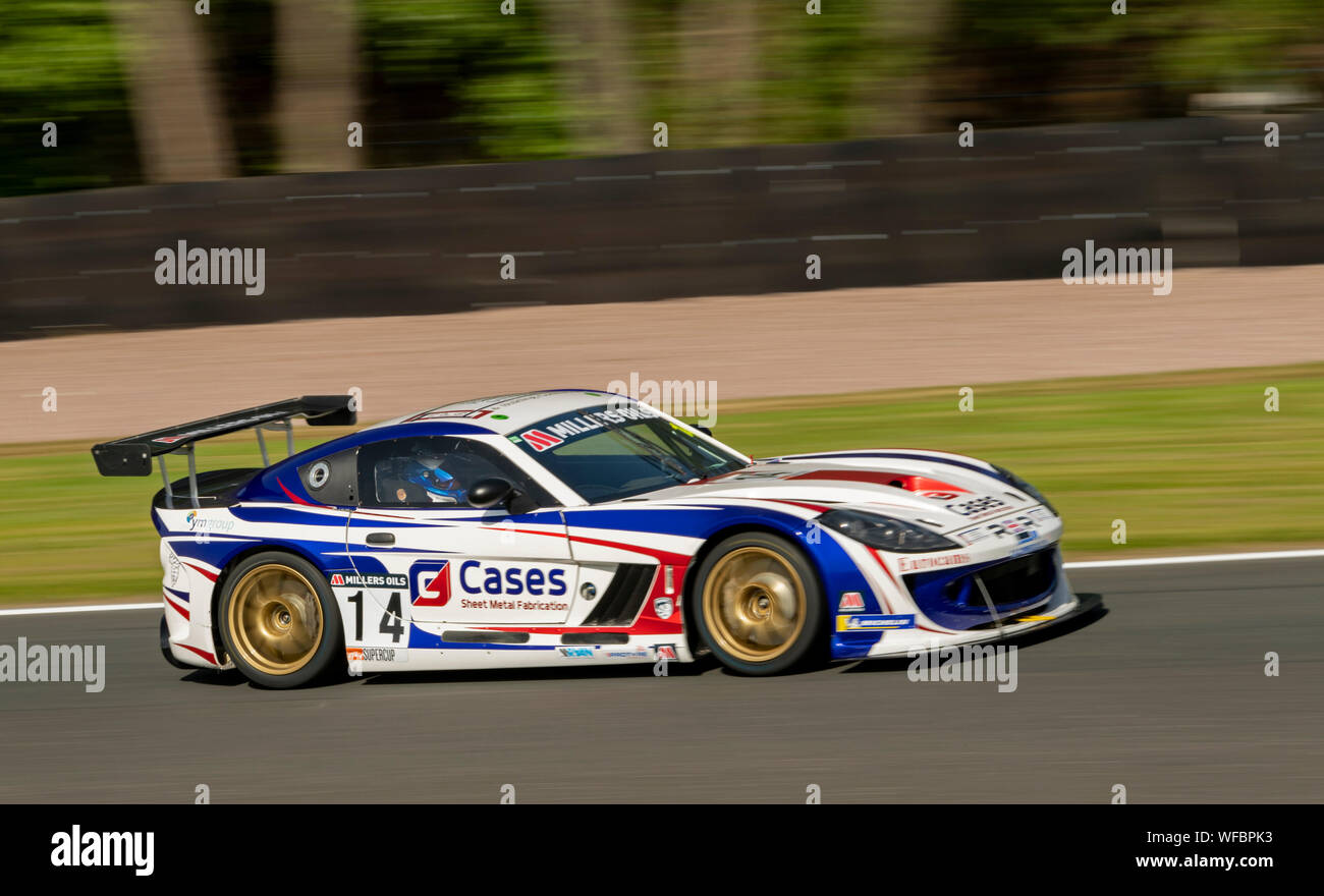 Auto 14, si brucia, Rob Boston Racing, Ginetta GT4 Supercup, Oulton Park prove libere di venerdì Foto Stock