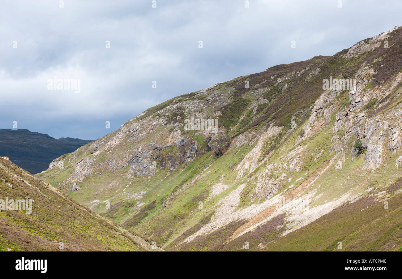 Allt nan Uamh calcare Mountain Valley, Inchnadamph, Highlands scozzesi, Scozia, Isole britanniche Foto Stock