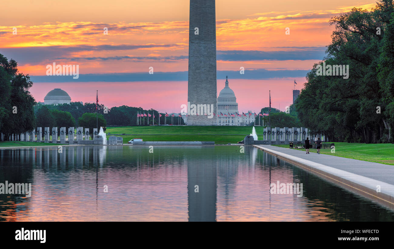 Il Monumento a Washington e il Campidoglio US edificio a sunrise Foto Stock