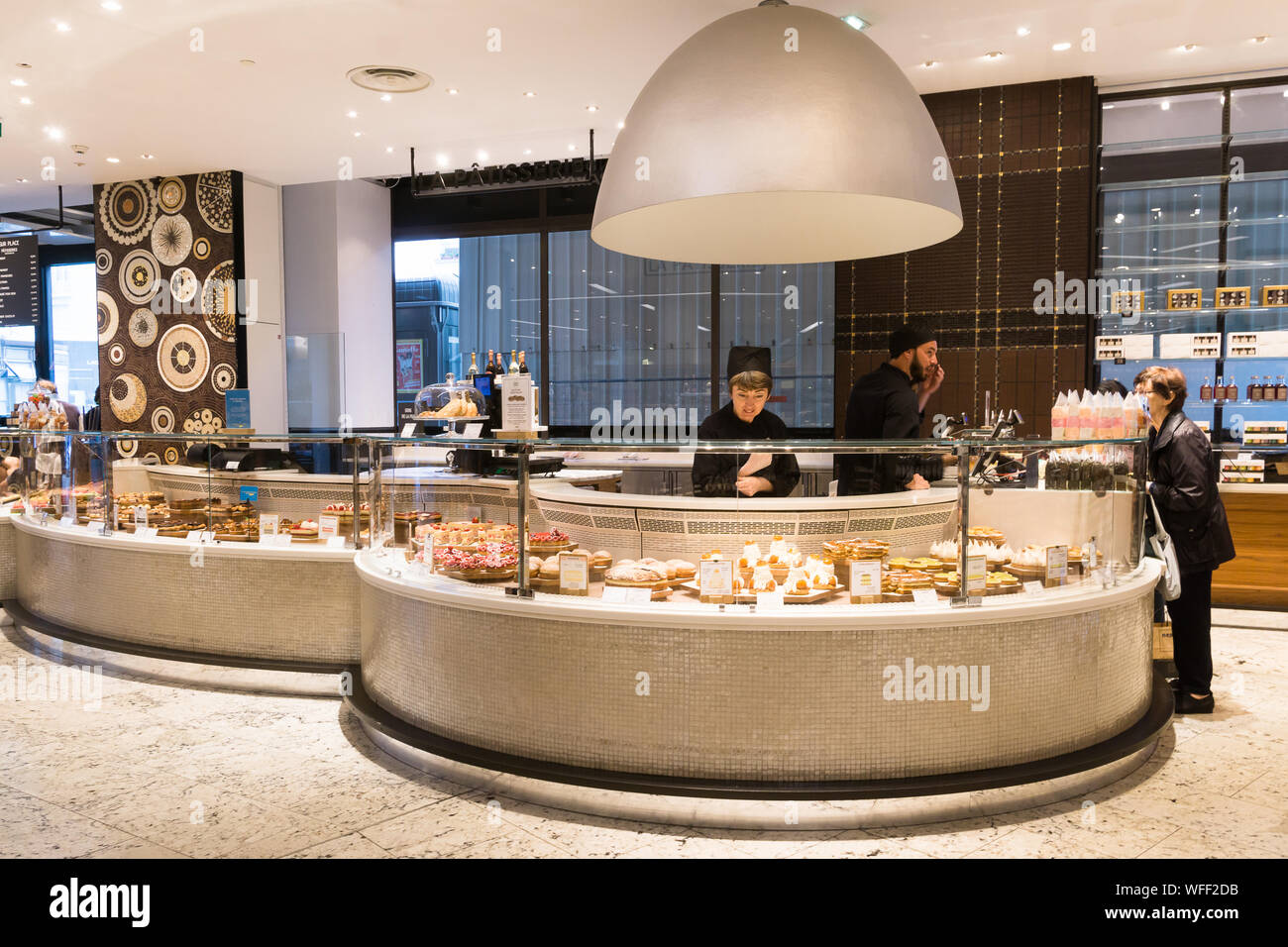 Le Grand Epicerie Parigi - il cibo gourmet shopping presso Le Grand Epicerie de Paris, Francia, Europa. Foto Stock