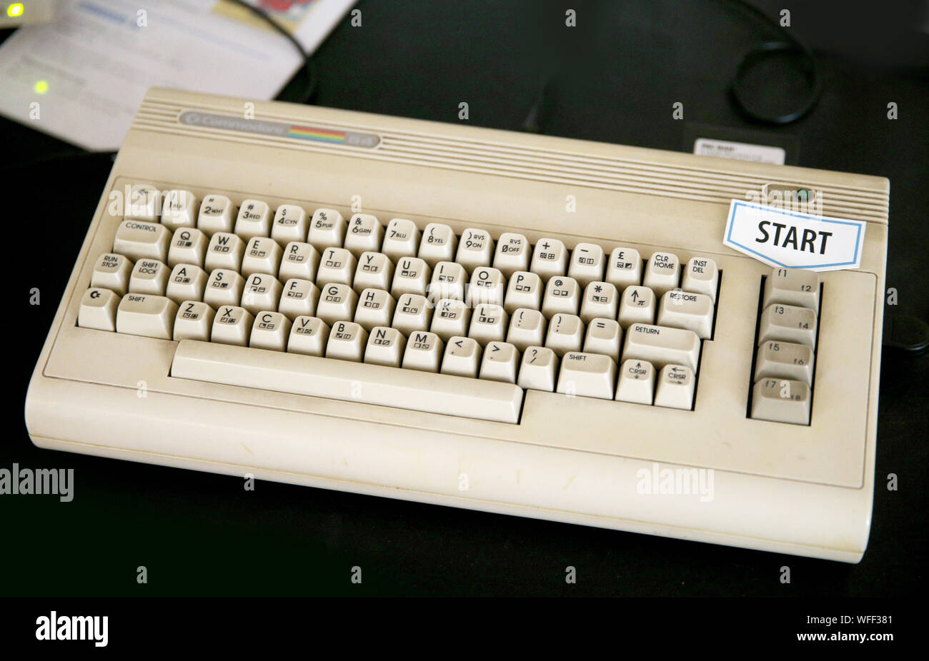 Wroclaw, Polonia. 31 Agosto, 2019. La società di giochi rétro ha annunciato il ritorno del classico Commodore 64 computer. Il C64 è una rinfrescata Commodore 64, che può essere collegato a una TV moderna e riprodurre uno dei 64 giochi classici inclusi. La premiere del C64 è stato annunciato per il mese di dicembre 2019. La foto mostra un ex Commodore 64 computer nel museo di giochi e computer a Wroclaw. Credito: Damian Klamka/ZUMA filo/Alamy Live News Foto Stock