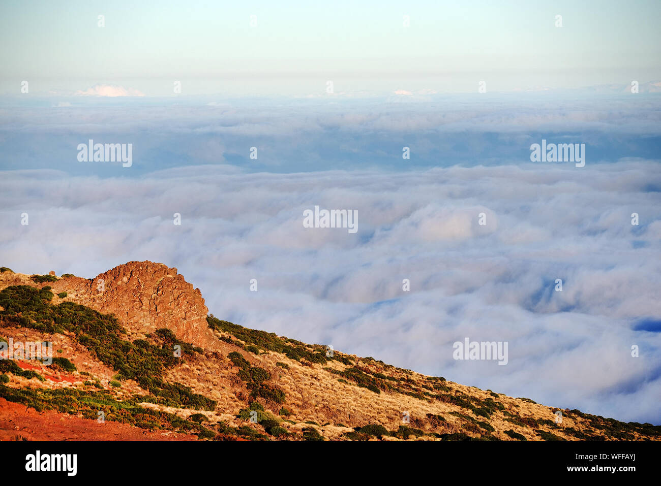 Una vista maestosa di copertura Cloudscape el Parco Nazionale del Teide Foto Stock