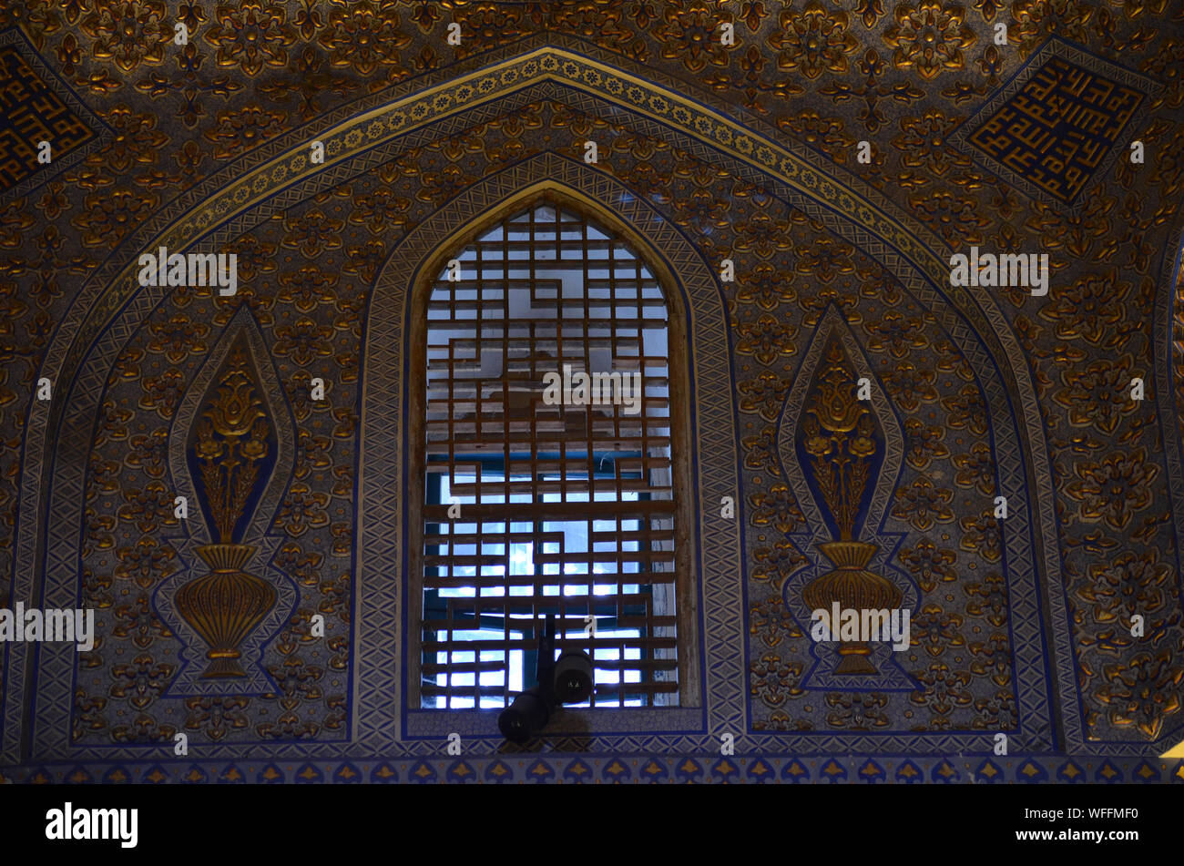 Elaborato da soffitto e da parete ornamenti al Gur-e Amir mausoleo complesso in Samarcanda, Uzbekistan Foto Stock