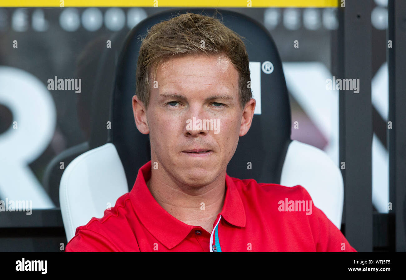 Sport, calcio, Bundesliga, 2019/2020, Borussia Moenchengladbach vs. RB Leipzig 1-3, Stadio Borussia Park, head coach Julian Nagelsmann (RBL), DFL REGOLAMENTI VIETANO QUALSIASI USO DI FOTOGRAFIE come sequenze di immagini e/o quasi-VIDEO Foto Stock