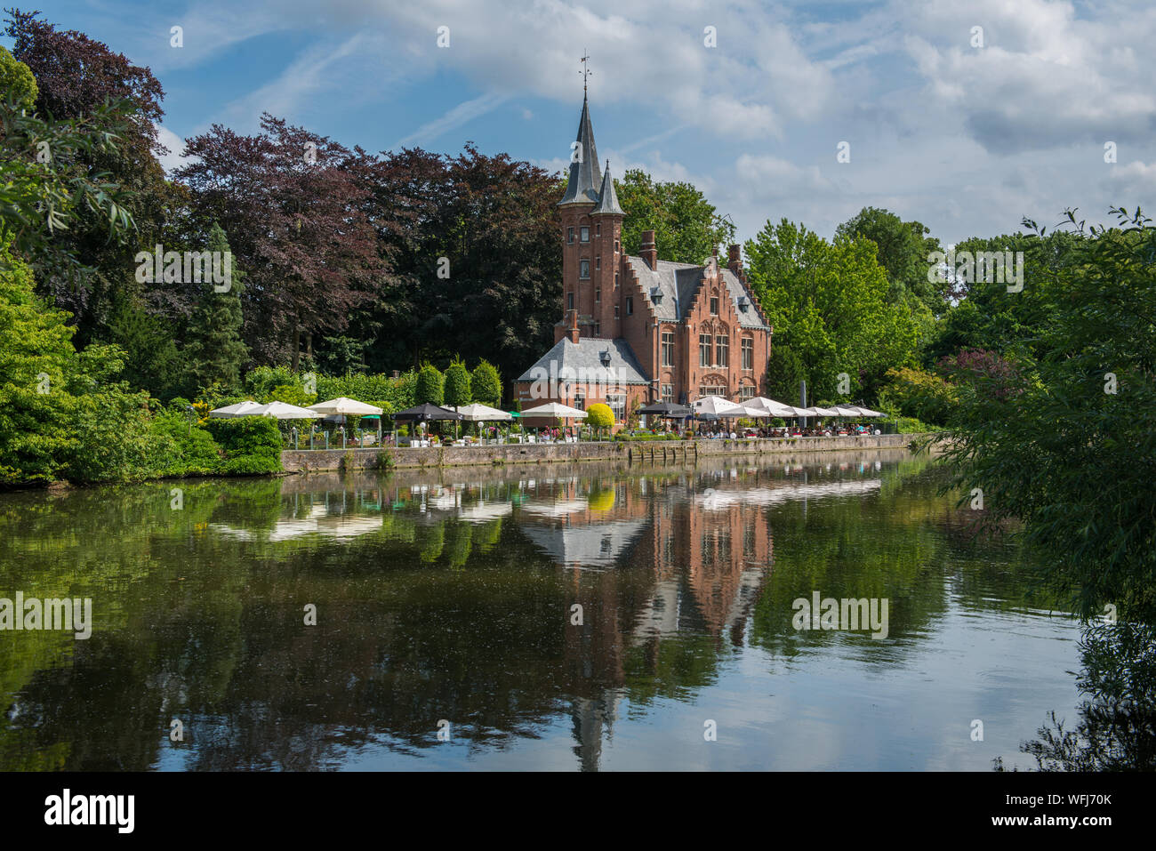 Castello vicino a Minnewater ( Lago di amore ) in Bruges, Belgio Foto Stock