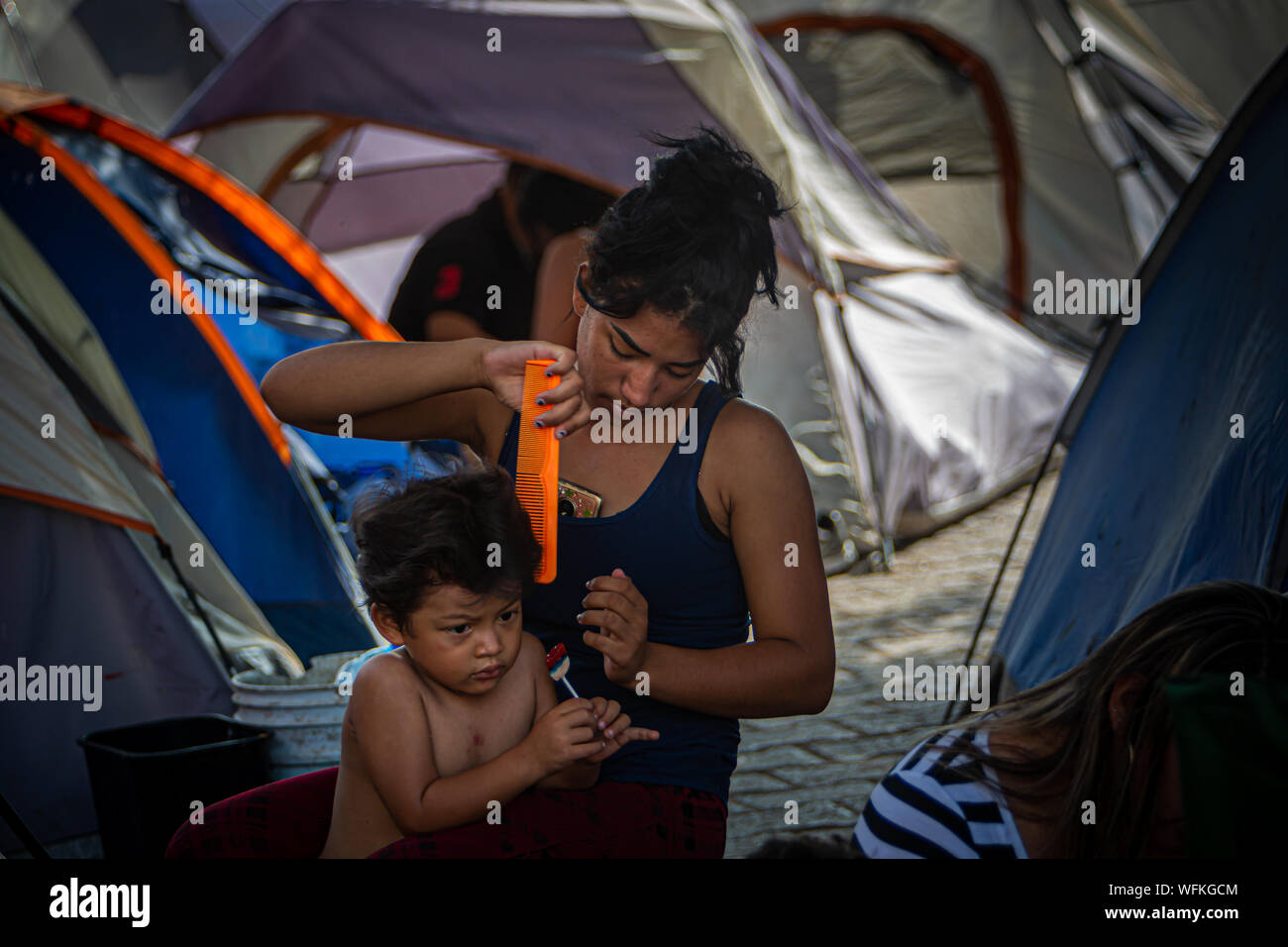 Matamoros, Messico. 24 Ago, 2019. L'immigrazione avvocati che lavorano con la Atlanta di gruppo basato su Avvocati per il buon governo, ha tentato di informare centinaia di richiedenti asilo dei loro diritti giuridici dopo che era stata inviata a Matamoros, come parte della Trump's "rimanere in Messico' programma. (Foto di rana Sajid Hussain/Pacific Stampa) Credito: Pacific Press Agency/Alamy Live News Foto Stock