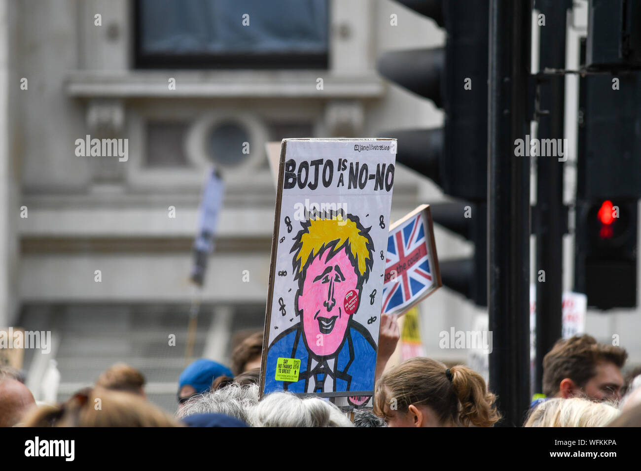 Marzo a Londra per interrompere lo spegnimento del Parlamento il 31 agosto 2019. Luogo di fronte a Downing street verso il basso di Whitehall, circa 50.000 ha preso parte. Foto Stock