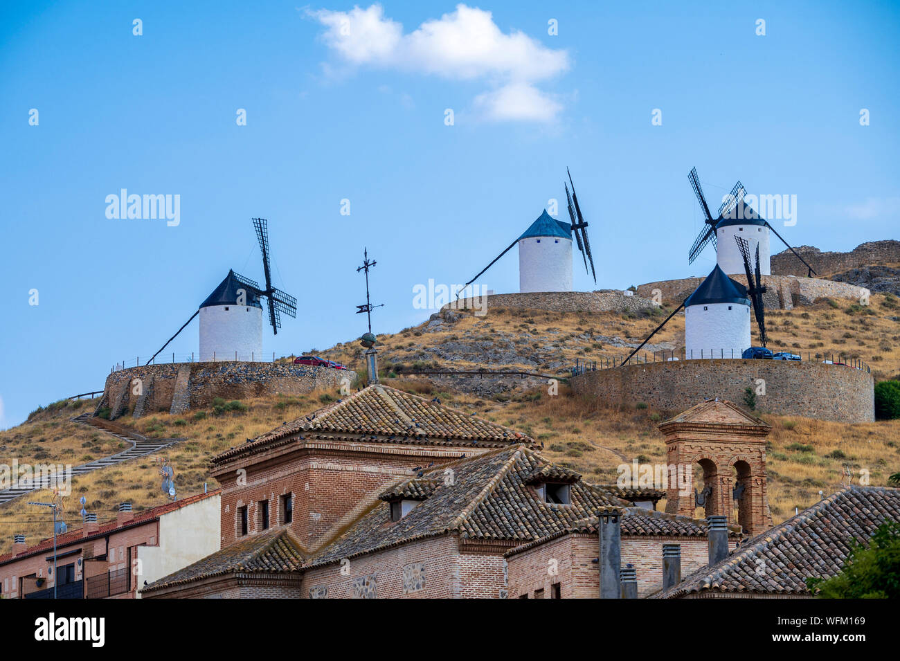 Mulini a vento di Don Chisciotte della Mancia Consuegra Spagna i mulini di Consuegra sono una serie di mulini situato nel cosiddetto 'Calderico hill' Foto Stock Mulini a vento di Don Chisciotte della Mancia Consuegra Spagna i mulini di Consuegra sono una serie di mulini situato nel cosiddetto 'Calderico hill' Foto Stock