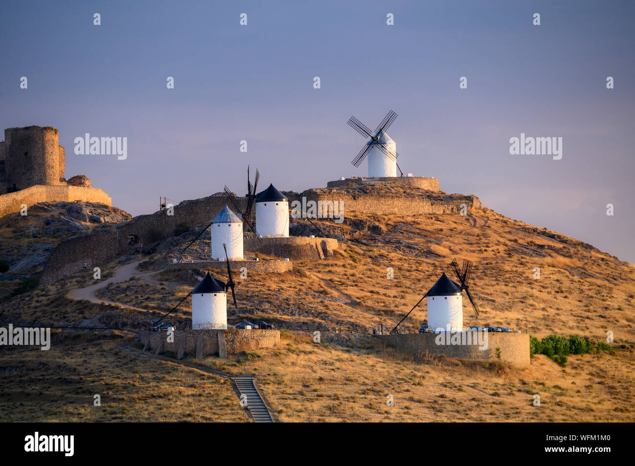 Mulini a vento di Don Chisciotte della Mancia Consuegra Spagna i mulini di Consuegra sono una serie di mulini situato nel cosiddetto 'Calderico hill' Foto Stock Mulini a vento di Don Chisciotte della Mancia Consuegra Spagna i mulini di Consuegra sono una serie di mulini situato nel cosiddetto 'Calderico hill' Foto Stock