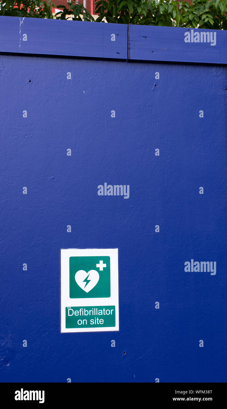 Defibrillatore sul sito numero signage 3833 Foto Stock
