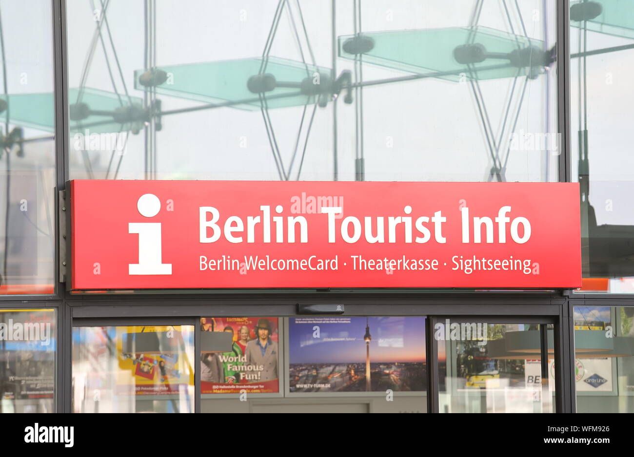 Berlino Ufficio Informazione Turistica alla Stazione Centrale di Berlino stazione centrale Berlino Germania Foto Stock
