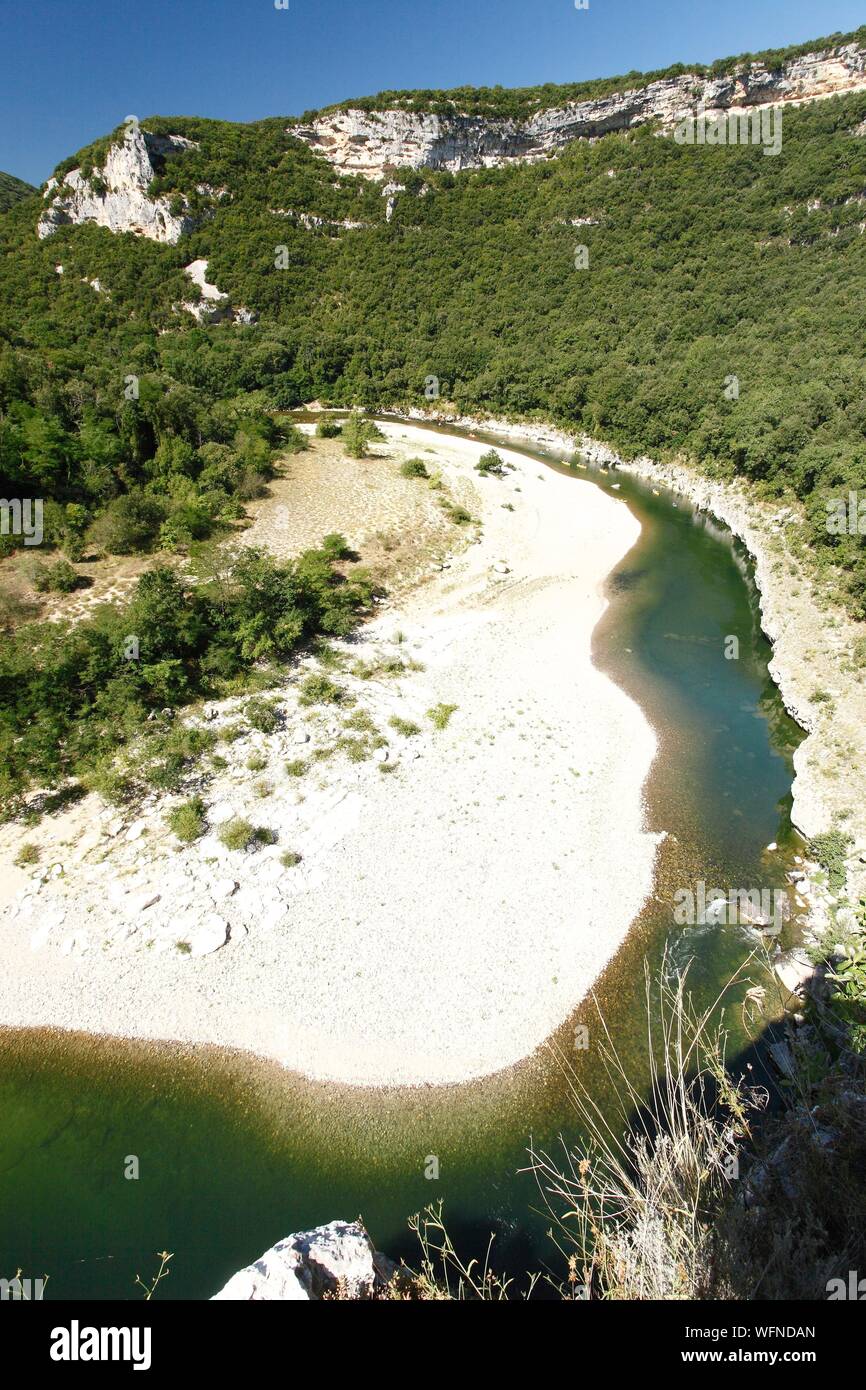 Francia, Ardeche, Sauze, Ardeche gole naturali riserva nazionale, lungo il percorso a valle della Ardeche Canyon, passando dal Bivacco Gournier a Sauze Foto Stock