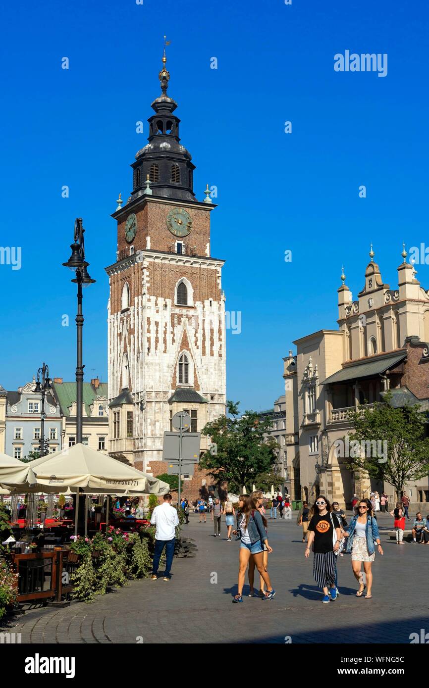 Polonia, Voïvodie Piccola Polonia, Cracovia, Stare Miasto distretto, Sito del Patrimonio Mondiale, Città Vecchia, la piazza del mercato, panno Hall e la Torre Campanaria Foto Stock