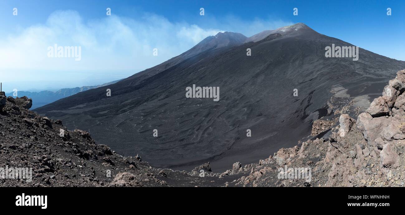 L'Italia, Sicilia Etna Parco Naturale Regionale del Monte Etna, Sito Patrimonio Mondiale dell'UNESCO, versante Nord, eruzione del luglio 27, 2019 Foto Stock