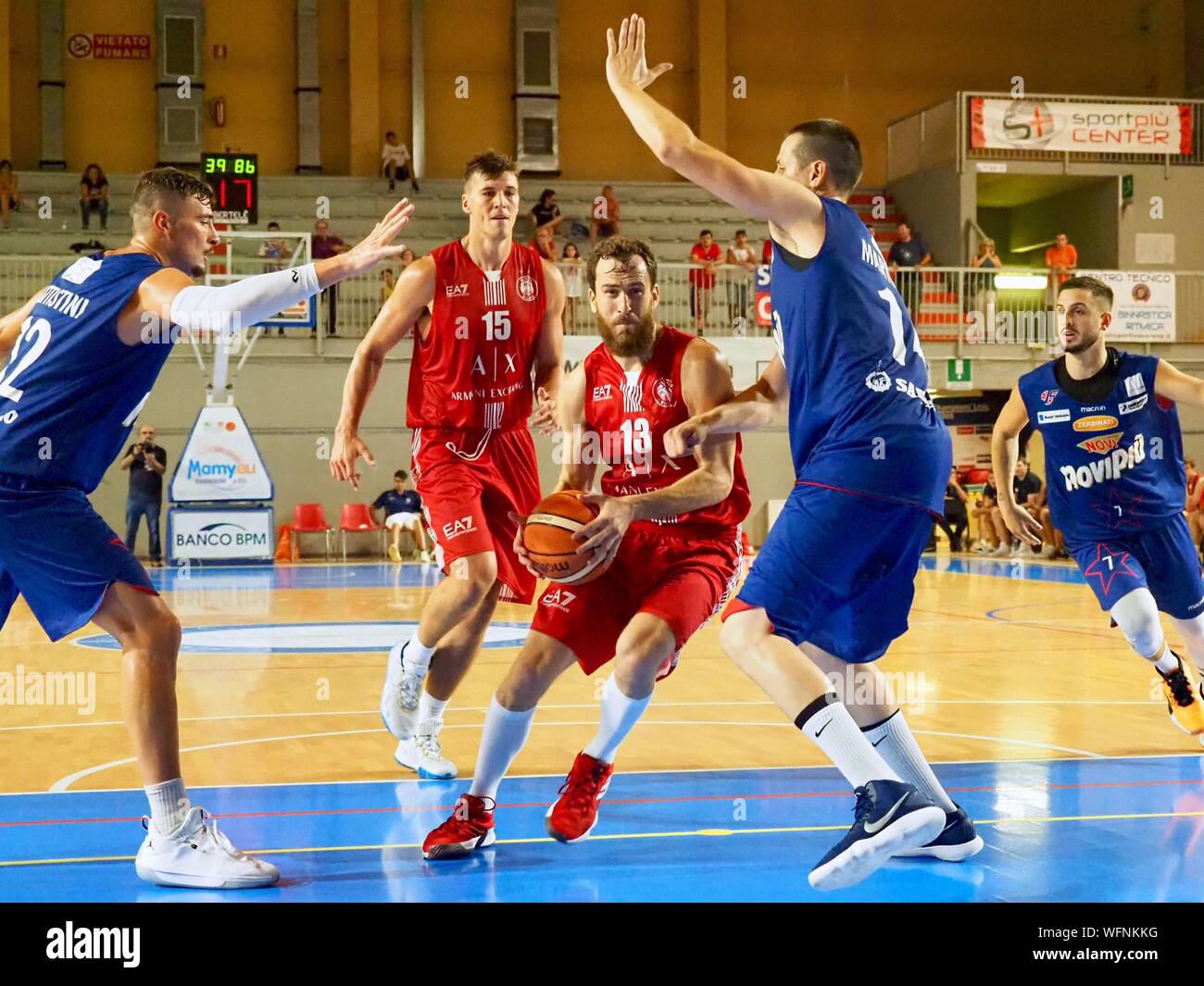 RODRIGUEZ IN AREA CONTRO MARTINONI durante il torneo Luciano Giani 2019 - Semifinali - A|X Armani Exchange Milano Vs Novipiù Junior Casale, Castelle Foto Stock