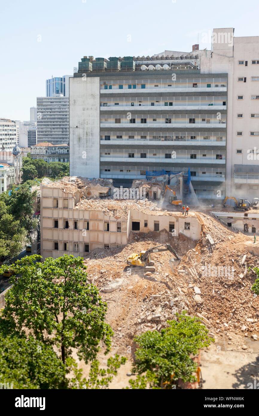 Il Brasile, Stato di Rio de Janeiro, Rio de Janeiro, città elencate di patrimonio mondiale dall UNESCO, vista generale della ex sito dell'inca, Instituto Nacional de cancro, sito di demolizione con un problema di amianto Foto Stock