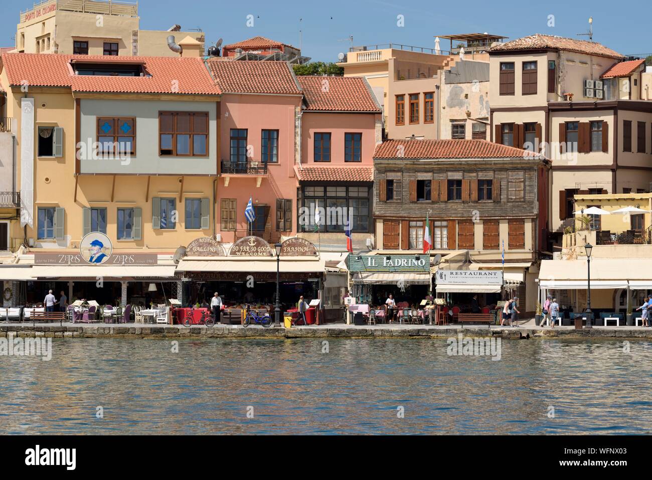 La Grecia, Creta, Chania, porto veneziano, passeggiata pedonale Foto Stock