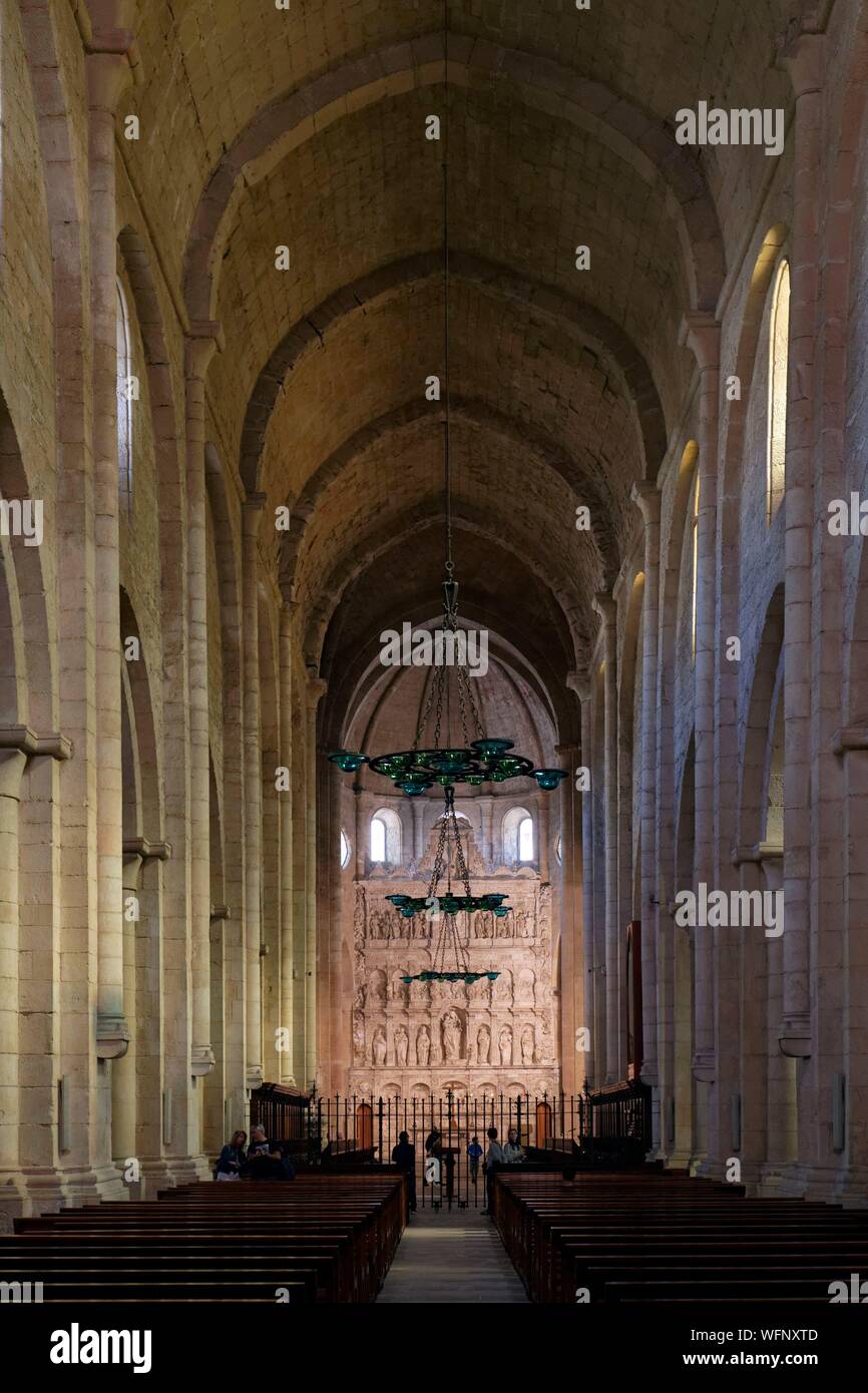 In Spagna, in Catalogna, provincia di Tarragona, Conca de Barbera comarca, Vimbodi, La Ruta del Cister, il Monastero di Santa Maria de Poblet, classificato come patrimonio mondiale dall'UNESCO, la chiesa, la navata e la pala principale Foto Stock