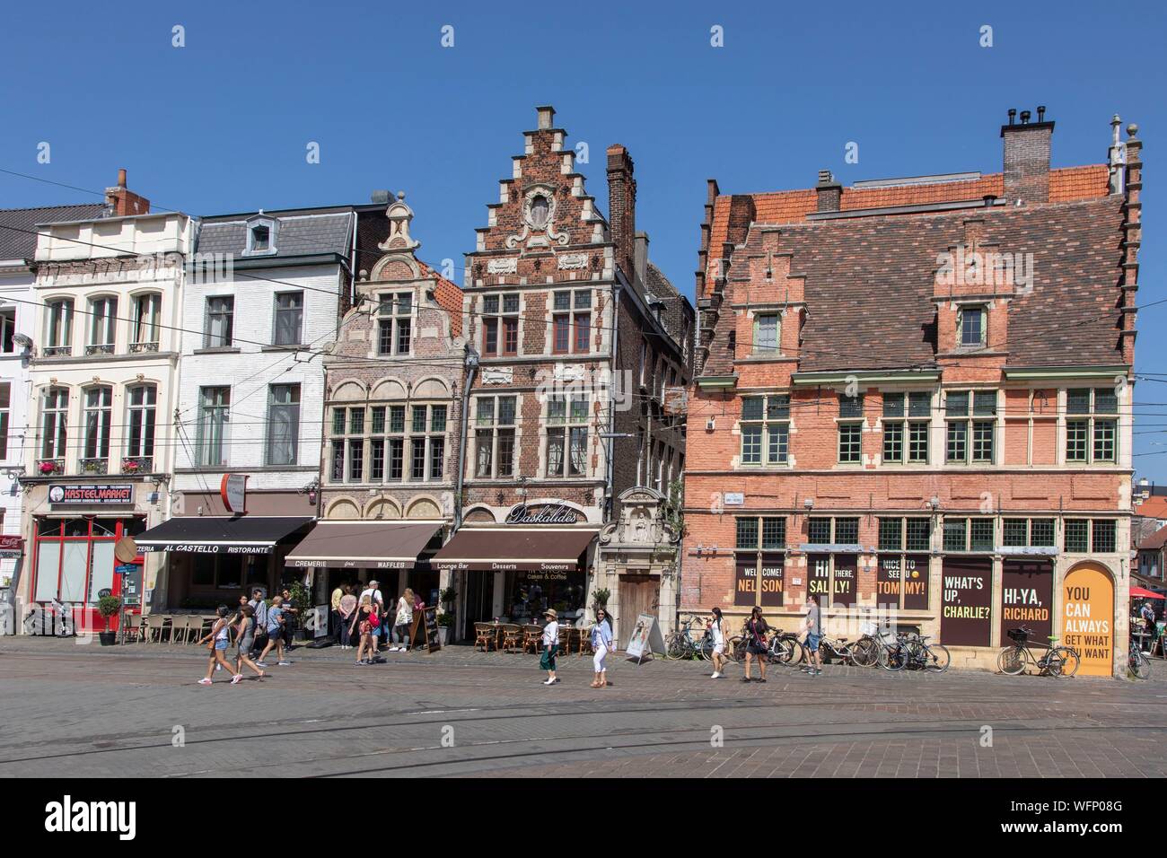 Belgio Fiandre Orientali, Gand, vecchie case di fronte al castello dei Conti delle Fiandre (Gravensteen) Foto Stock