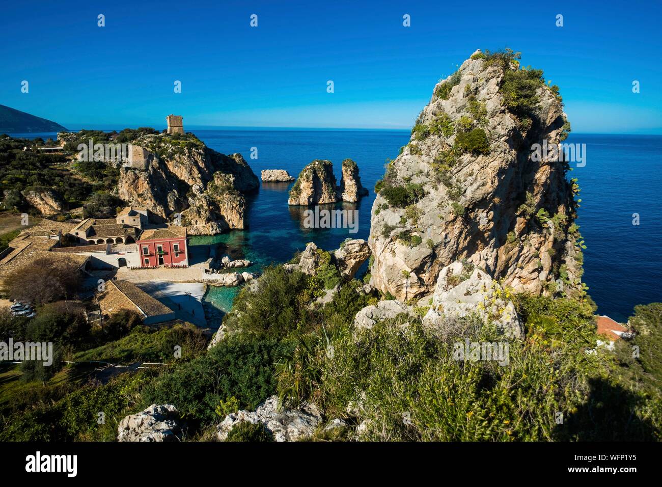 L'Italia, Sicilia, San Vito lo Capo, Scopello, tonnara o fortificato medievale edificio precedentemente utilizzati per la pesca del tonno Foto Stock