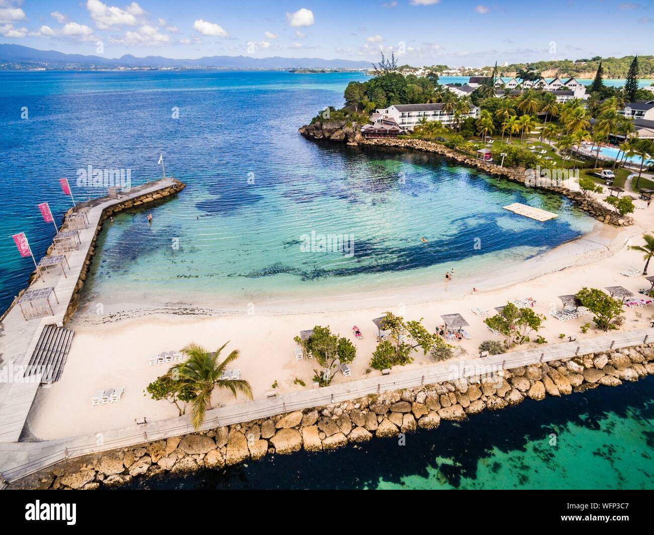 Francia, Caraibi, Piccole Antille, Guadalupa, Grande-Terre, Le Gosier, creole Beach hotel (vista aerea) Foto Stock