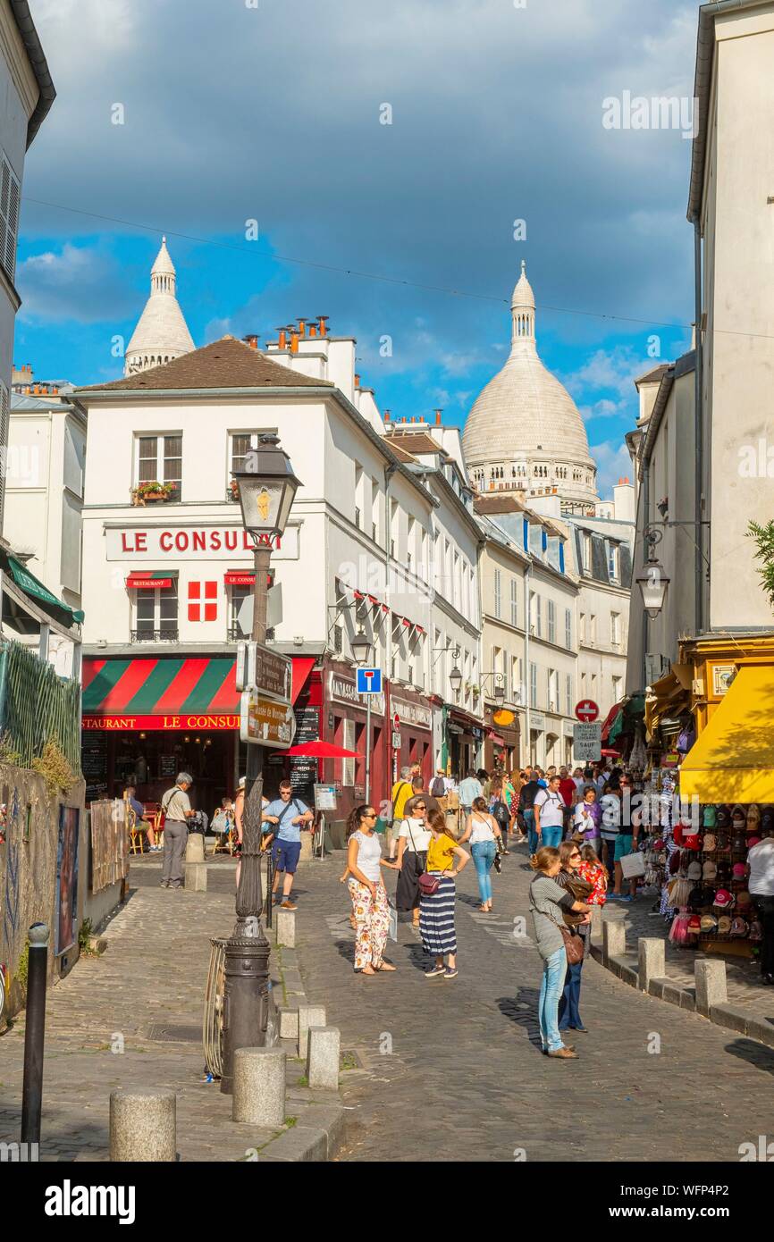 Francia, Parigi, Butte Montmartre, Norvins Street e il Sacre Coeur Foto Stock