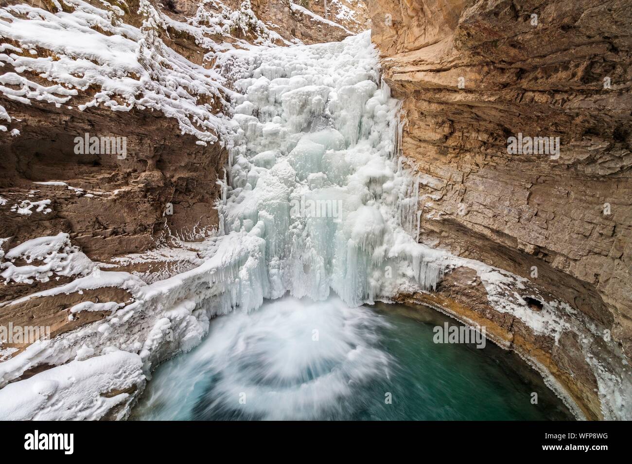 Canada, Alberta, Canada Montagne Rocciose elencati come Patrimonio Mondiale dell'UNESCO, il Parco Nazionale di Banff, Johnston Canyon Cascate Inferiori in inverno Foto Stock