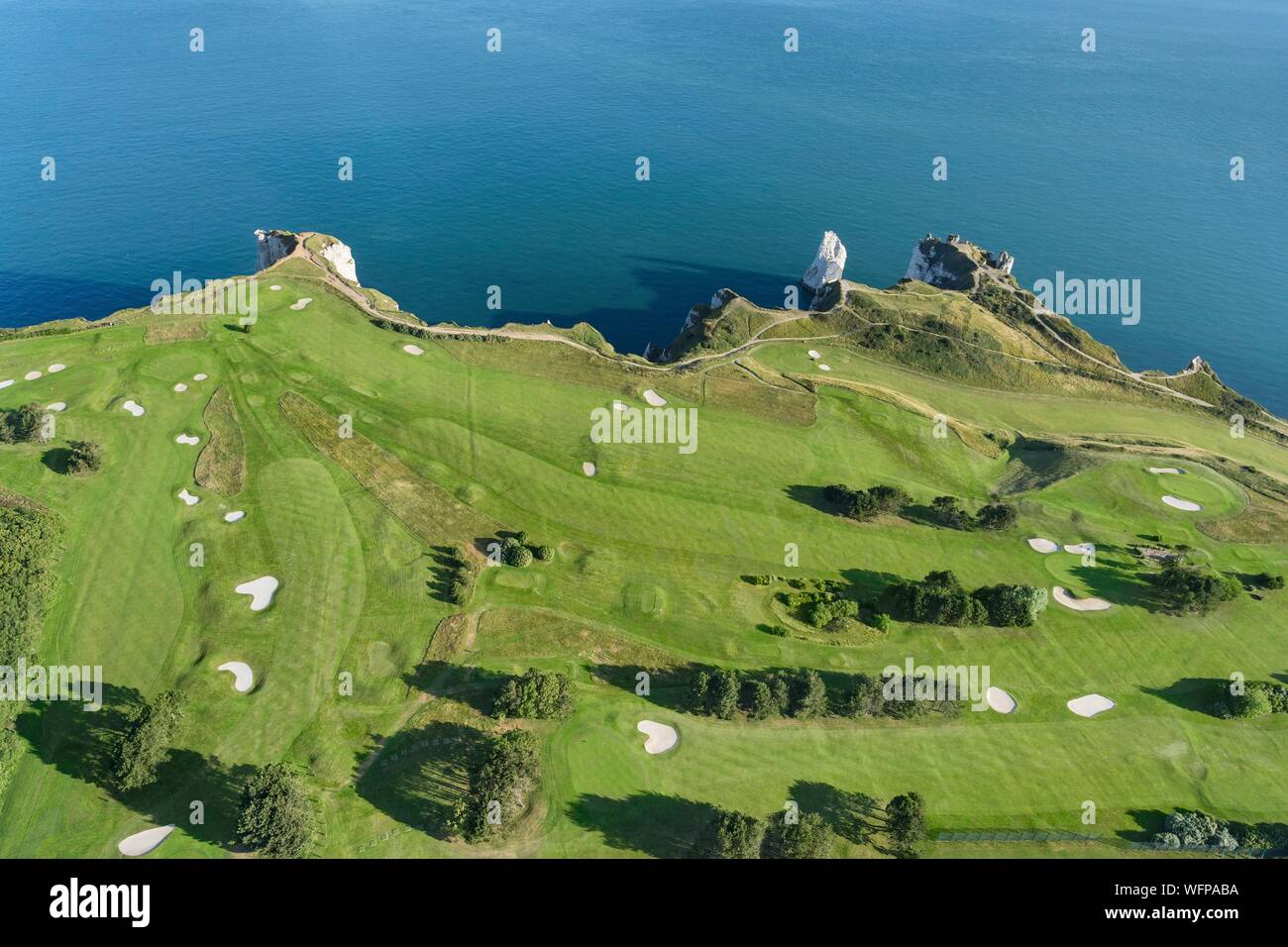 Francia, Seine Maritime, Etretat, Cote d'Abatre, il golf (vista aerea) Foto Stock