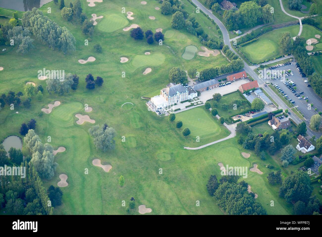 Francia, Nord, Bondues, Domaine de la Vigne, il golf e il suo ristorante il Chateau de la Vigne (vista aerea) Foto Stock