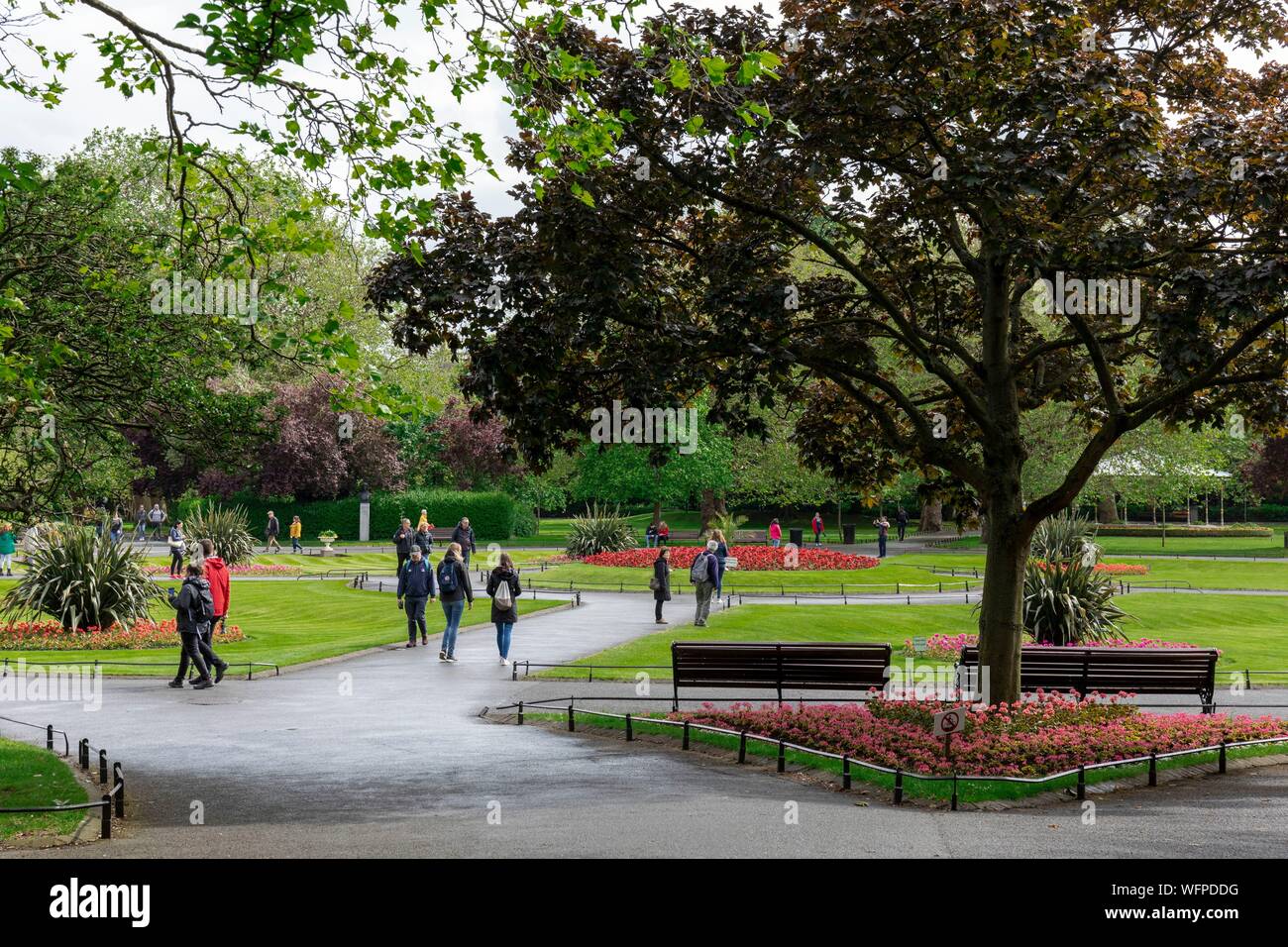 Irlanda, Dublino, Saint Stephen's Green, il parco dopo la pioggia Foto Stock