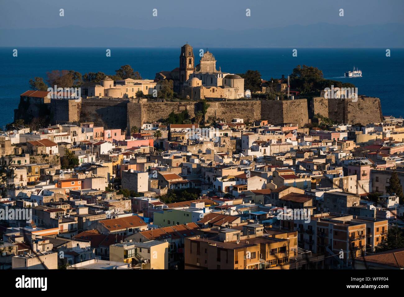 L'Italia, sicilia, Isole Eolie elencati come patrimonio mondiale dall' UNESCO, Lipari, Cattedrale di San Bartolomé, dal XVIII secolo, sull'acropoli che domina il villaggio nel cuore della cittadella Foto Stock