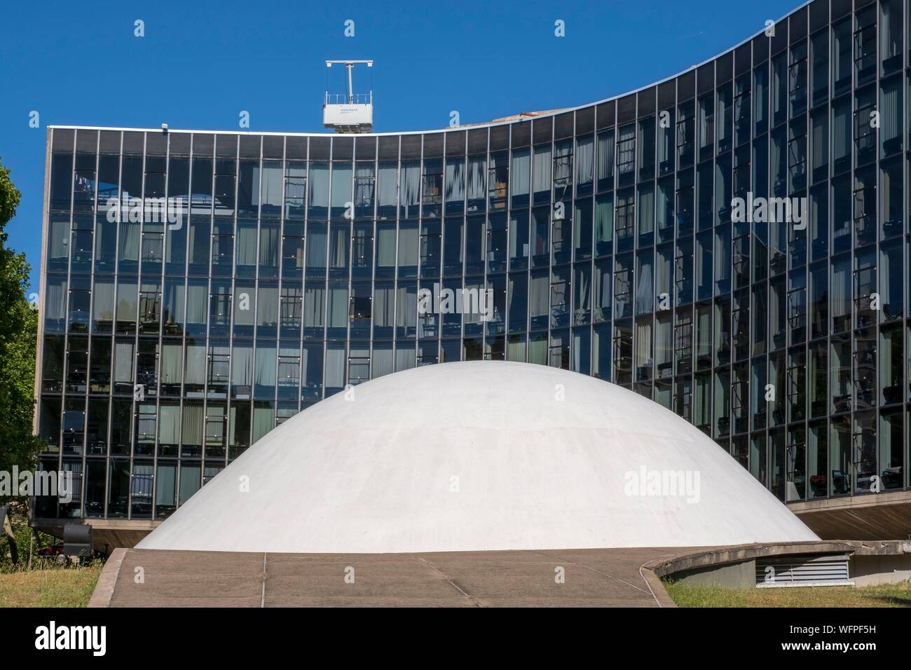 Francia, Parigi, Place du Colonel Fabien, la parteci Communiste (Partito Comunista Francese) edificio dall'architetto Oscar Niemeyer Foto Stock