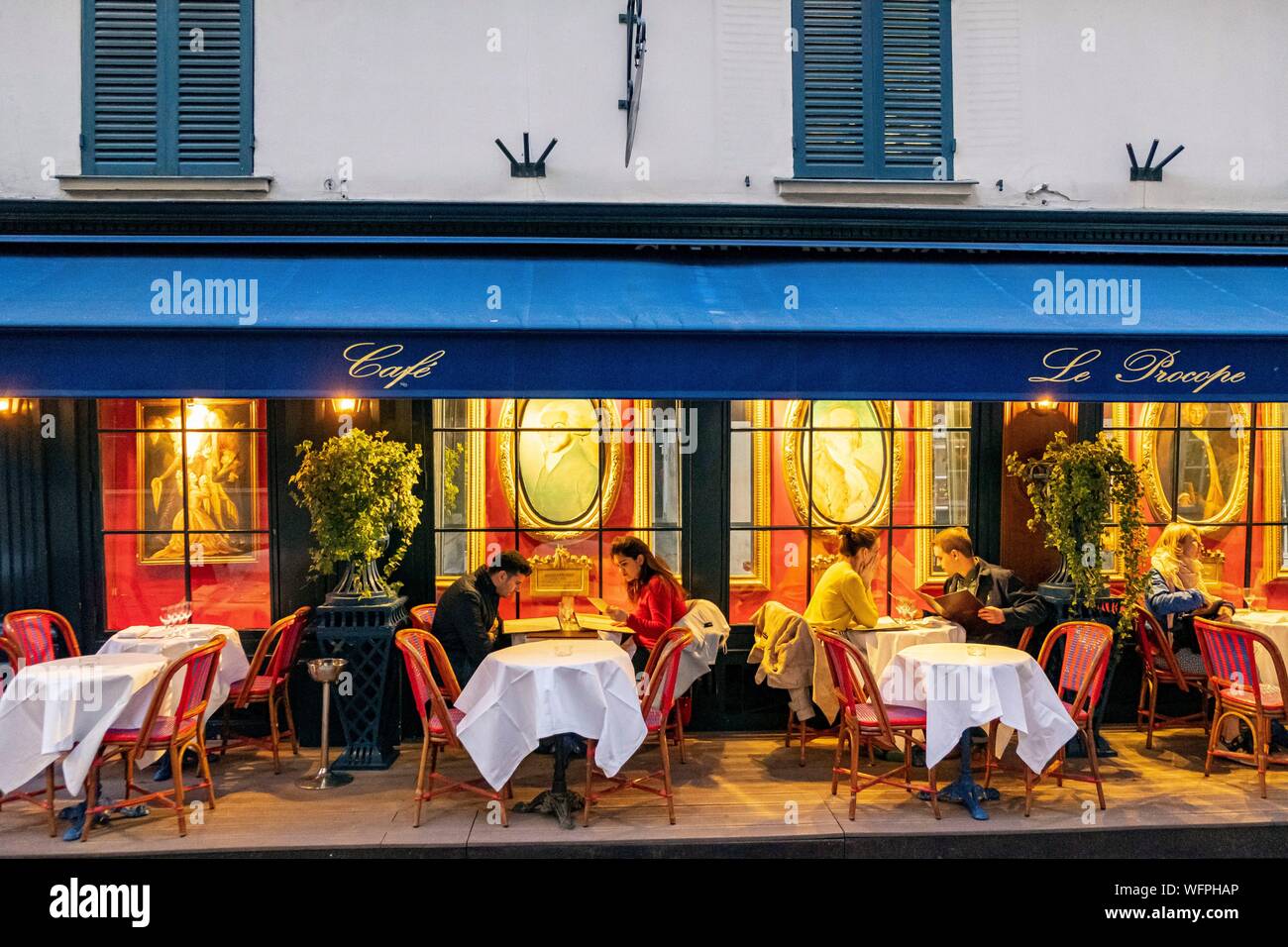 Francia, Parigi, quartiere di Saint Michel, il cortile del Saint Andre commercio, lato posteriore del ristorante Procope Foto Stock