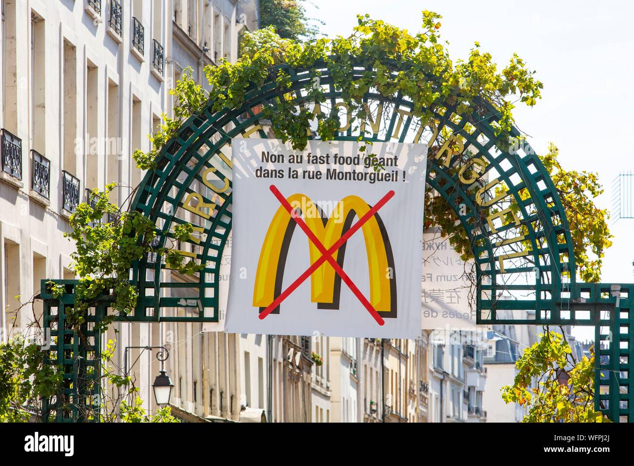 Francia, Parigi, Rue Montorgueil, no al fast food Mc Donald Foto Stock