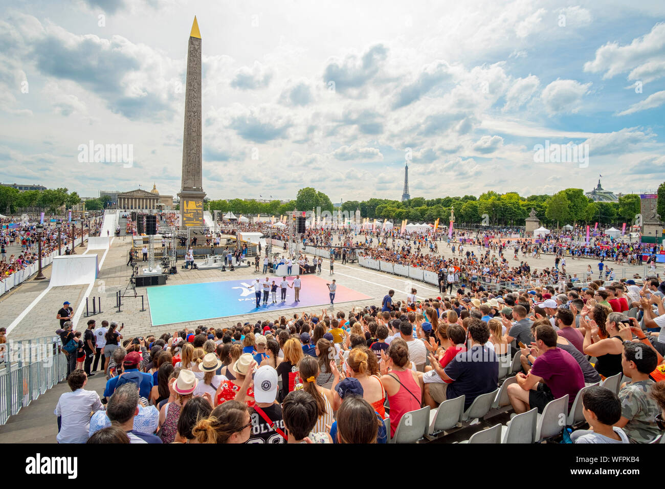 Francia, Parigi, la Place de la Concorde si trasforma in un enorme parco giochi in occasione della giornata olimpica Foto Stock