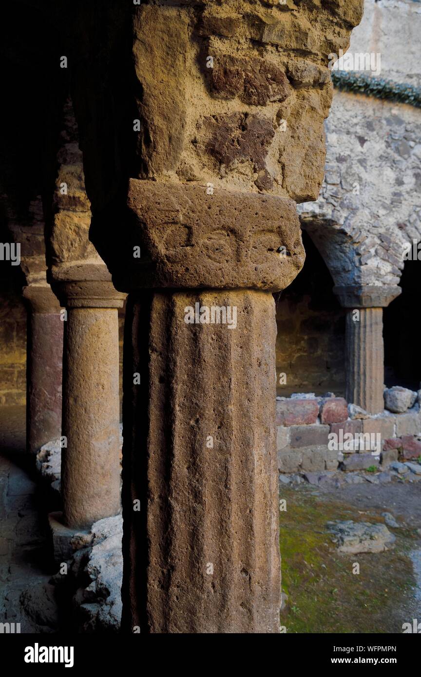 L'Italia, Sicilia e Isole Eolie, classificato come patrimonio mondiale dall UNESCO, Isola di Lipari, Lipari, Concattedrale di San Bartolomeo (St. Bartolomeo cattedrale), il chiostro normanno costruito dal re normanno Ruggero II nel 1131 Foto Stock