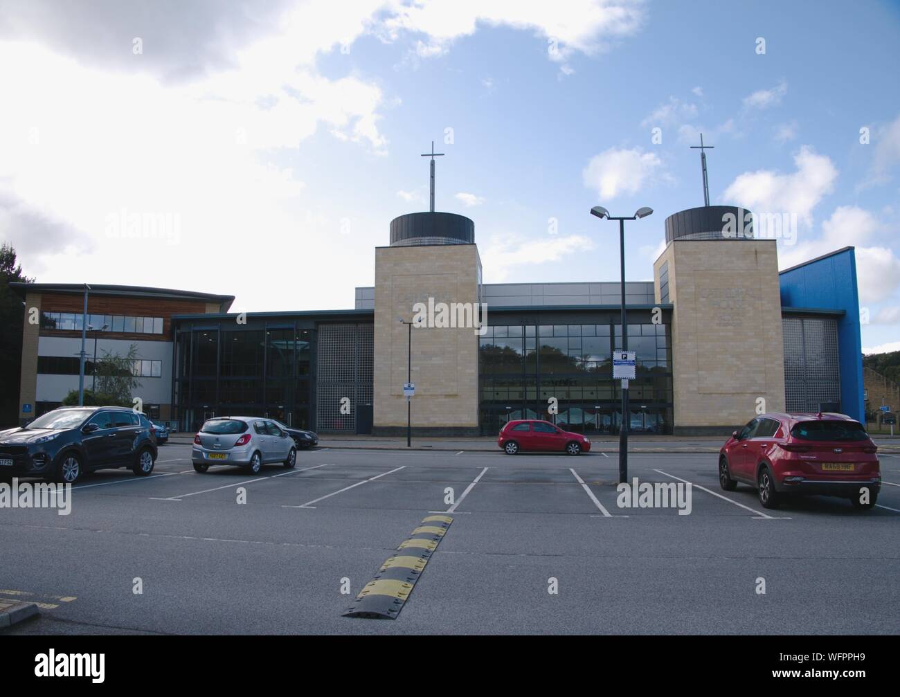 Cathedral House Christian Fellowship costruzione nuova build St Thomas s follia Hall di Huddersfield nello Yorkshire Inghilterra Foto Stock